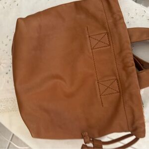 Madewell Tan Leather Tote Bag with Utilitarian Design